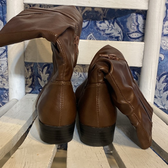 East 5th memory foam brown zipper boots Size 6.5. - Picture 8 of 10
